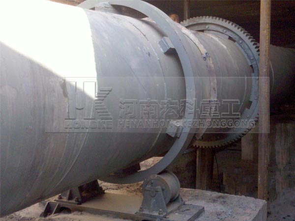 新疆哈密雙段陶?；剞D(zhuǎn)窯生產(chǎn)現(xiàn)場(chǎng)