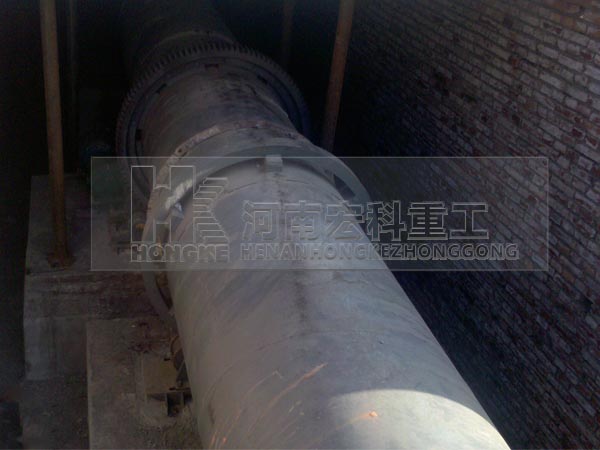 新疆哈密雙段陶?；剞D(zhuǎn)窯生產(chǎn)現(xiàn)場(chǎng)